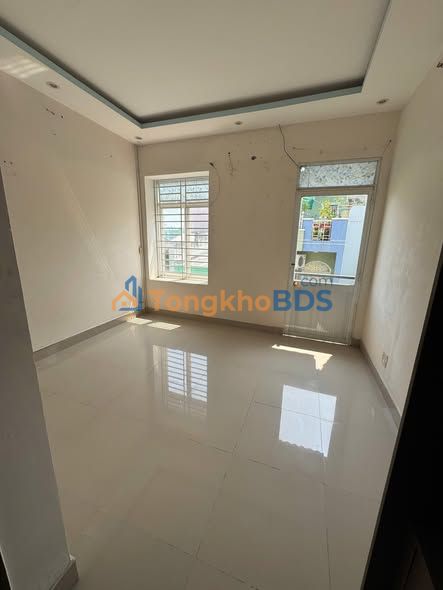 Cho Nữ Thuê Phòng 25m² Lạc Long Quân, Quận 11 - Gần Đầm Sen, Giá Tốt