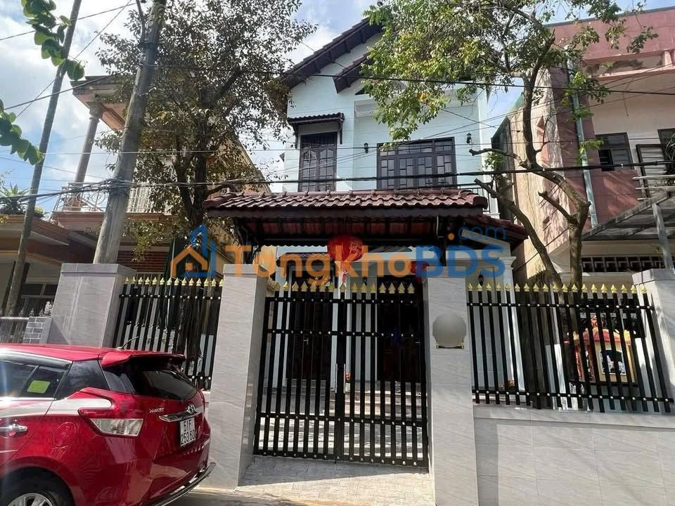 Cho thuê nhà biệt thự 250m² kiệt ô tô Nhật Lệ, Huế - Sân vườn rộng rãi
