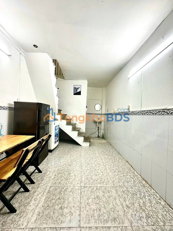 Nhà nguyên căn Q.1 6 triệu/tháng - Sẵn sàng ở ngay