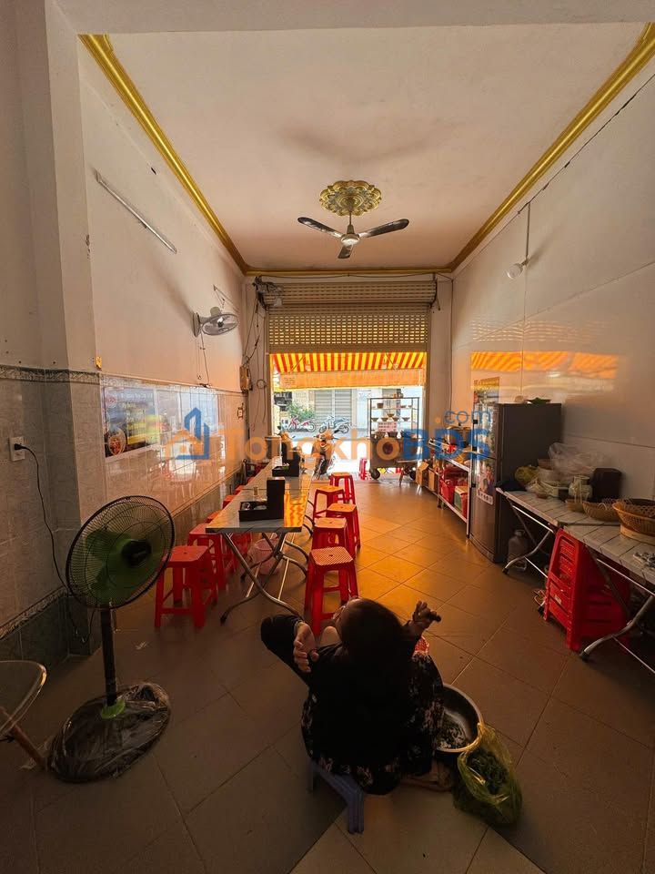 Nhà mặt tiền Nguyễn Xuân Khoát 36m² 30tr - Sẵn sàng ở ngay