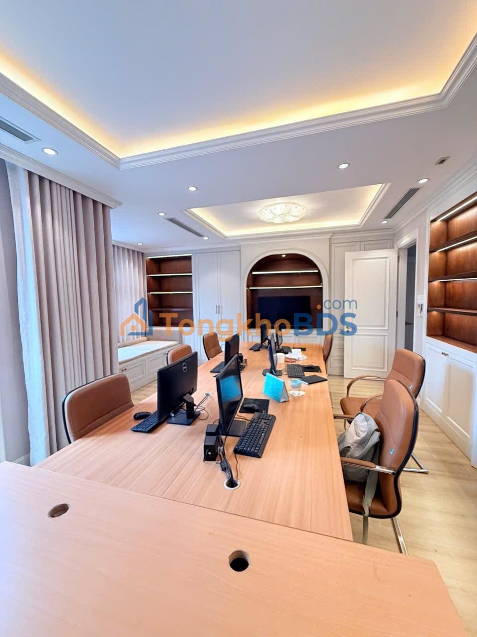 Biệt thự Xuân La 132m² 70 tỷ - Ô tô vào tận nhà