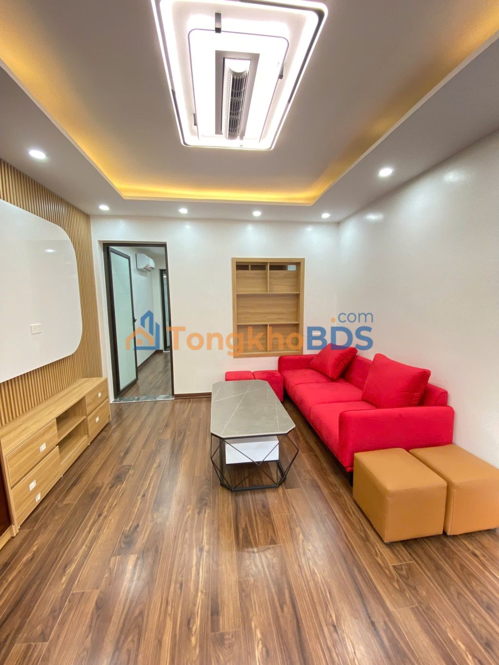 Nhà Quỳnh Mai 54m² giá 5.6 tỷ - Ô tô đỗ cửa chính chủ