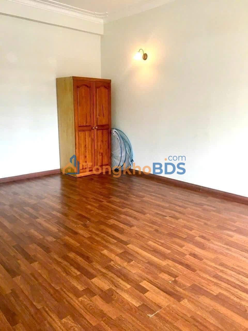 Nhà Lạc Long Quân Cầu Giấy 94m² 34.5 tỷ – Ô tô vào nhà