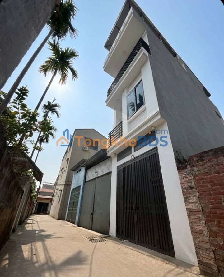 Nhà Phùng 40m² 4 Tầng - Giá 4.4 Tỷ - Ô Tô Lùi Cửa