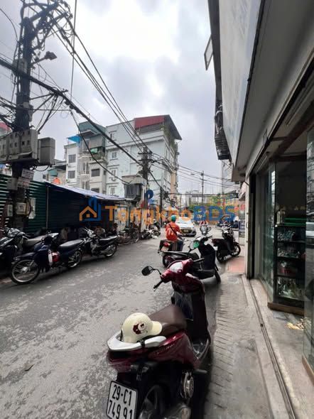 Nhà 5 tầng Văn Chương, Đống Đa: 40.5m², Dòng tiền 30tr/tháng, 8.5 tỷ