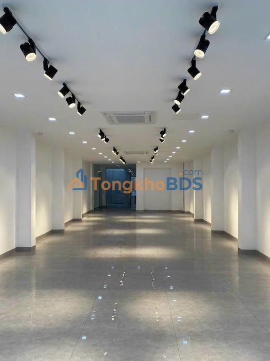 Cho thuê nhà 6 tầng mặt đường Lê Lợi, Bắc Giang - 864m² kinh doanh đắc địa