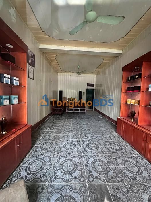 Nhà 2 Tầng Sàn Thông 72m² Gần Chợ Cầu Chui, Long Biên - Giá 5 Triệu/Tháng