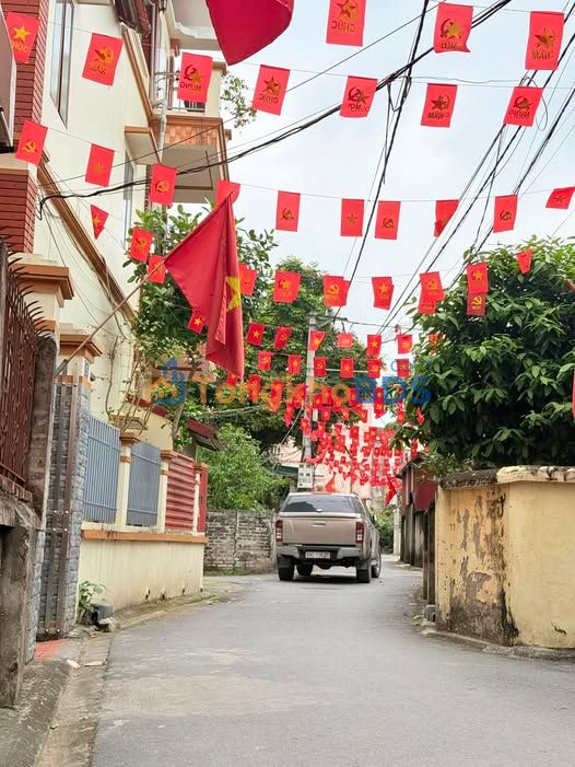 Bán đất Bát Tràng 60m² - Ô tô vào đất, 2 thoáng, giá 4 tỷ