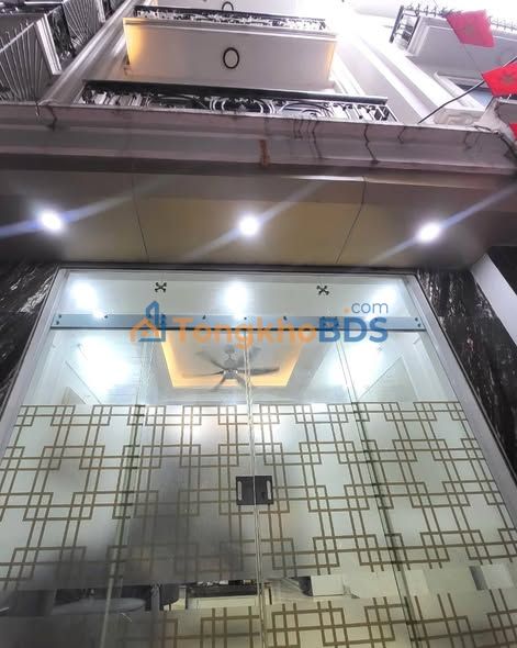 Nhà 33m² Bạch Mai, 5 Tầng, Ô tô Đỗ Cổng - Giá 7.9 Tỷ