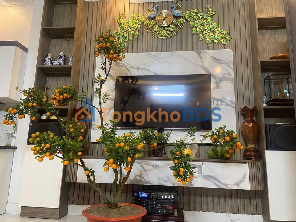 Nhà 3 tầng 47m² nở hậu, lô góc mặt tiền Lê Hồng Phong, Nam Định - Giá 2.x Tỷ