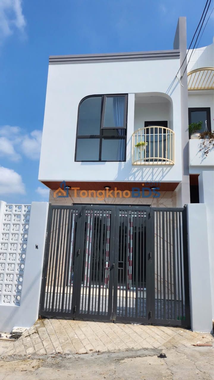 Nha 2 lau Ton Dan Noi Dai 80m2 4,05 ty - O to vao tan nha