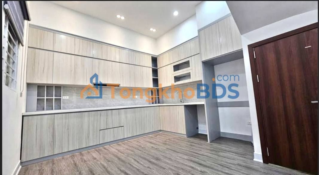 Nhà 37m² Hoàn Kiếm - 3PN, Ô tô đỗ cổng, 5.8 Tỷ