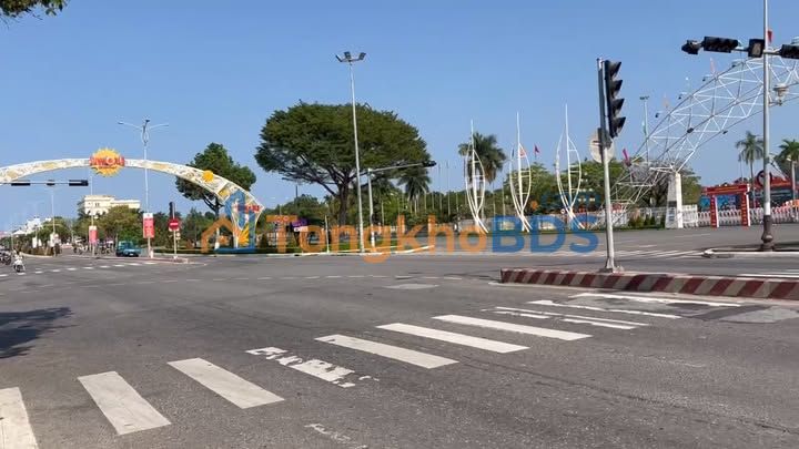 Nhà Nguyên Căn 2.5 Tầng MT CMT8, Đà Nẵng - 250m² Kinh Doanh/Kho