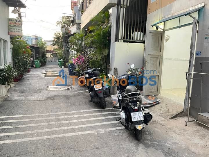 Cho thuê nhà 2 lầu, 2PN, Hẻm xe hơi, P. Tăng Nhơn Phú A, TP. Thủ Đức - 4.5 triệu/tháng