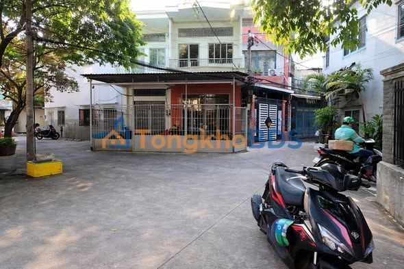 Cho thuê nhà nguyên căn Lạc Long Quân, Tân Bình - 105m², 7PN, Hẻm Xe Hơi