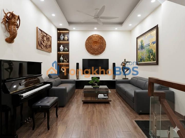 Nhà phố Việt Hưng Long Biên 37m² giá 8 tỷ - Ô tô vào tận nhà