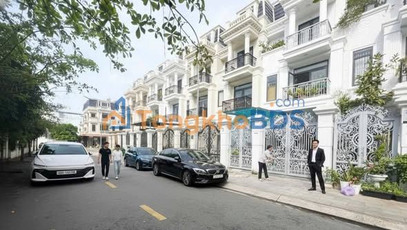 Nhà Phố Kinh Doanh 100m² Lõi Trung Tâm Biên Hòa - Sổ Hồng Sẵn Sàng