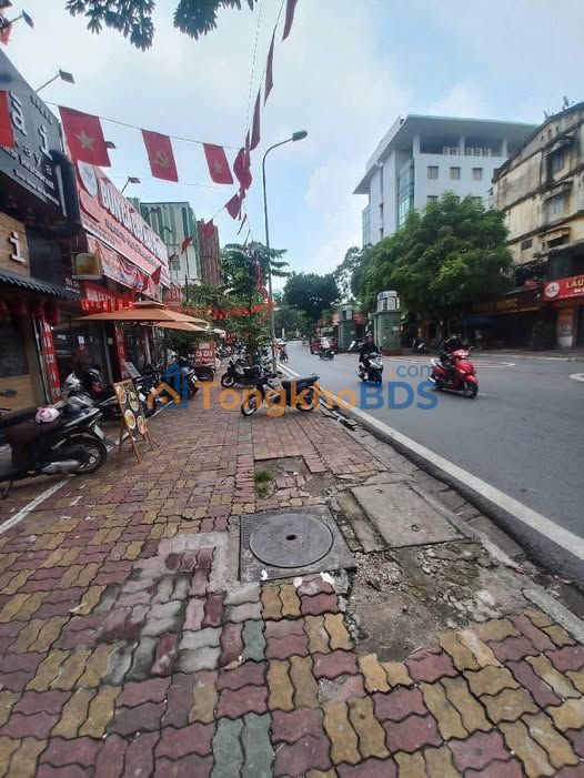 Nhà Mặt Phố Kinh Doanh Núi Trúc, 100m², Sổ Đỏ Chính Chủ - Đầu Tư Sinh Lời