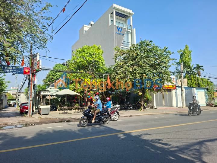 Nhà phố DT743 Dĩ An 422m² 50tr/tháng - Mặt tiền kinh doanh