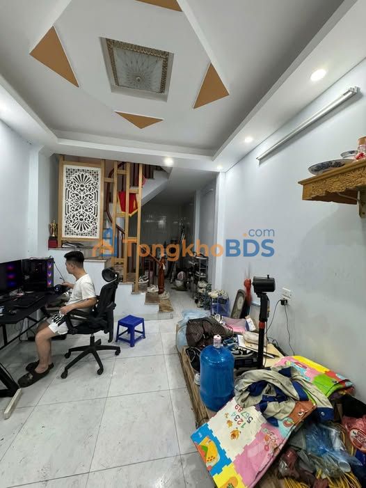 Bán nhà Lĩnh Nam 30m², 4 tầng, ngõ rộng, ô tô gần - Giá tốt