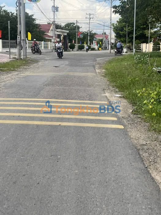 Đất thổ cư mặt tiền hồ Cây Bông, Hàm Liêm - 200m² giá 2 tỷ