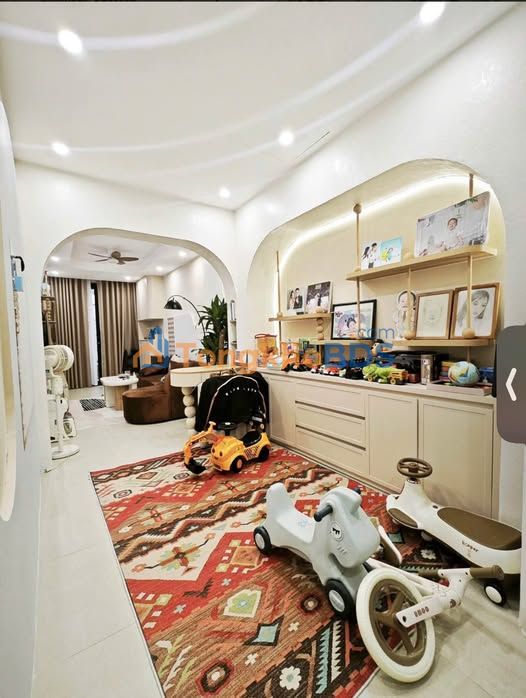 Nhà 28m² Phố Đại La, Hai Bà Trưng - 3 Tầng, Sổ Đỏ, Giá 7.4 Tỷ