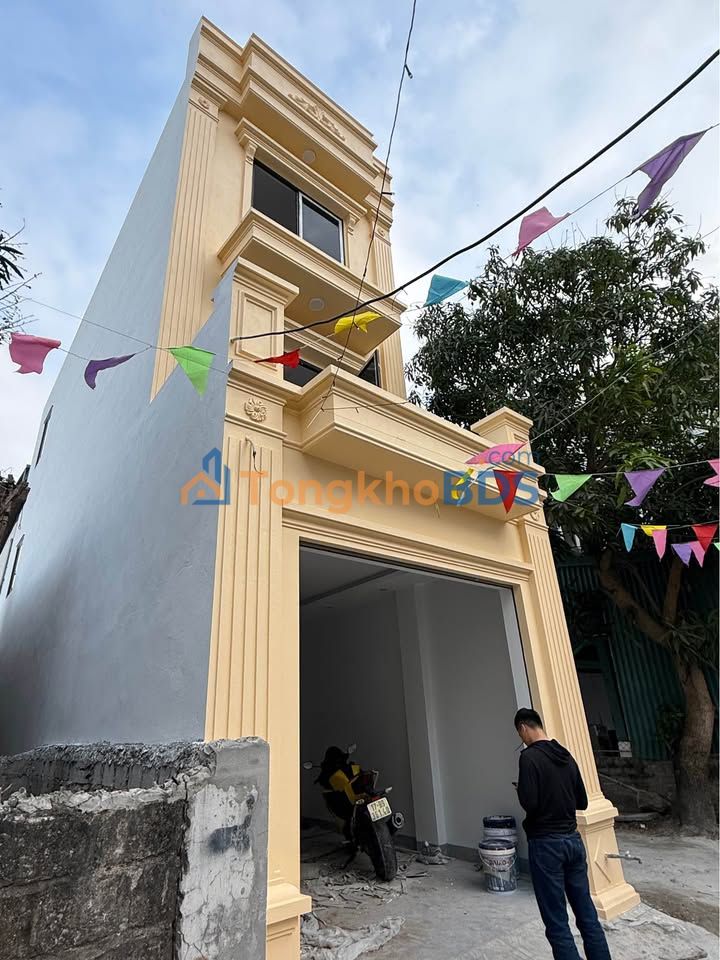 Nhà 3 Tầng Phú Xuân 56m² - Ngõ Ô Tô, Đỗ Cửa - Hơn 2 Tỷ