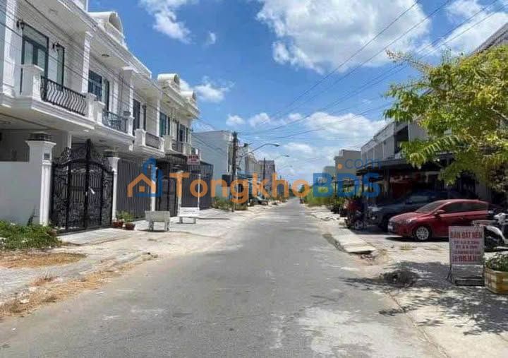 Nhà 1 Trệt 1 Lầu Minh Linh Vĩnh Long - 100m² Sổ Đỏ, Giá 2.65 Tỷ