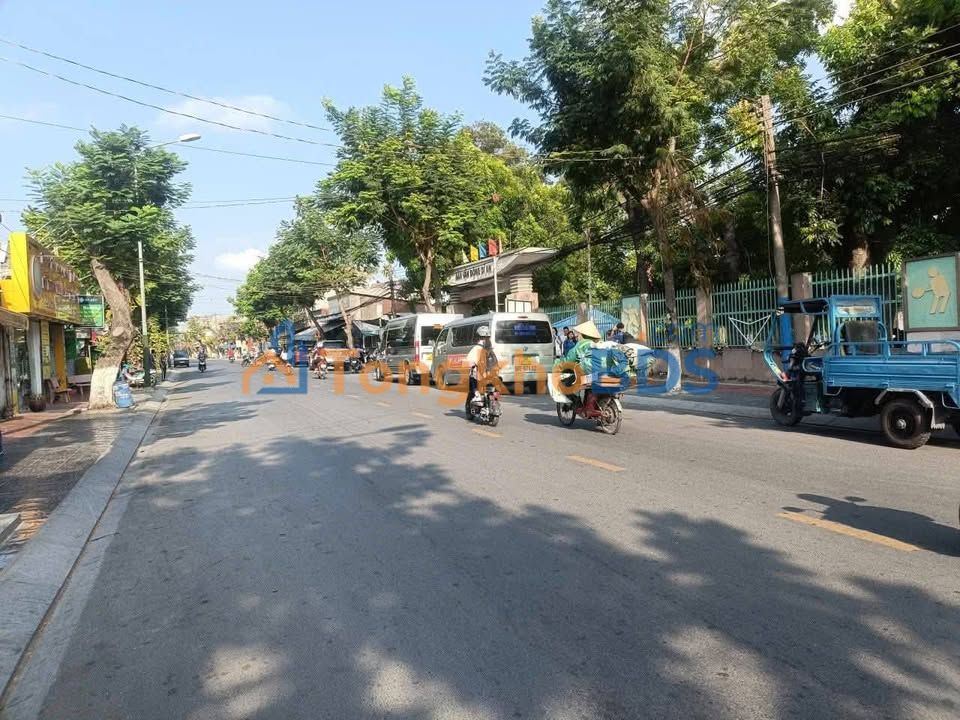 Nhà mặt tiền Nguyễn Du Dĩ An 132m² 10.4 tỷ - Chính chủ