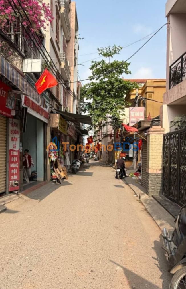 Nhà riêng Cầu Giấy 35m² - Lô góc 2 mặt thoáng, ô tô đỗ cổng - 7.9 tỷ