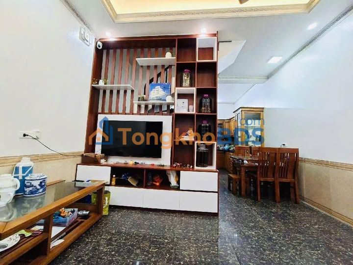 Nhà 4 Tầng Mặt Phố Chợ Tản Đà, Hà Đông - 40m² - Vỉa Hè Rộng