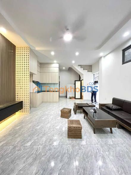 Nhà 40m² 5 Tầng Võ Thị Sáu, Hai Bà Trưng - 7.5 Tỷ, Oto Tránh