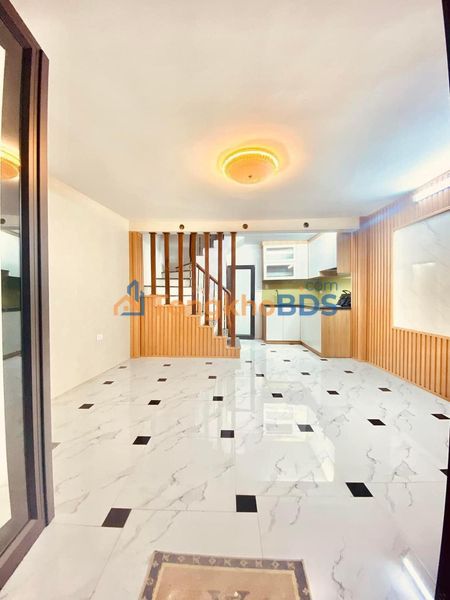 Nhà 5 tầng Tân Mai 36m² - Cách mặt phố 1 nhà, 8 tỷ