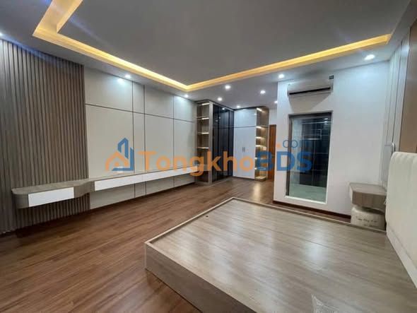 Nhà phố Hoàng Quốc Việt 60m² giá 14.8 tỷ - Ô tô vào tận nhà