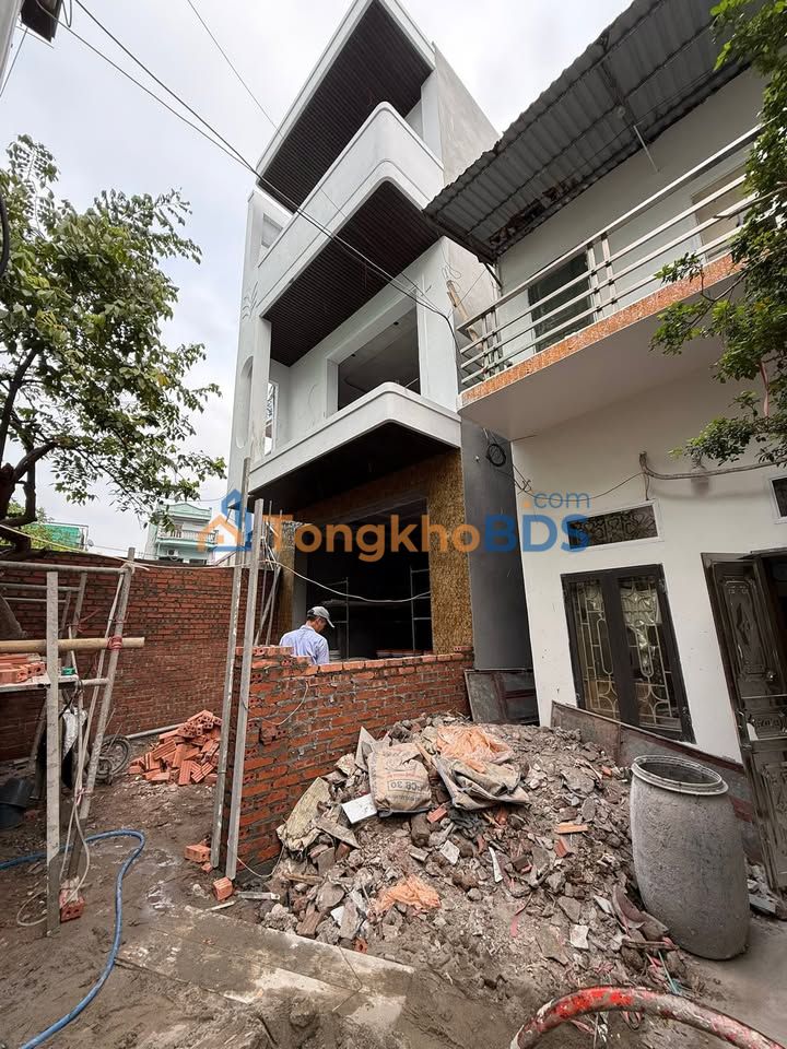 Nhà 3 Tầng Ngõ Oto Chu Văn, Nam Định - 78m², 3.3 Tỷ, Sẵn Ở