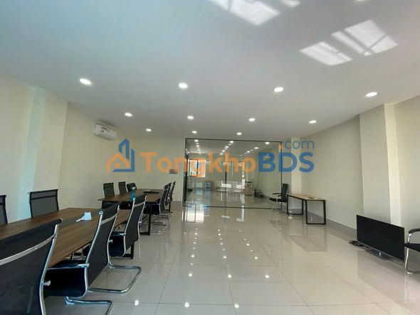 Văn Phòng Cao Cấp Thủ Đức 140m² - Giá 28 Triệu/Tháng, Kinh Doanh Thuận Lợi