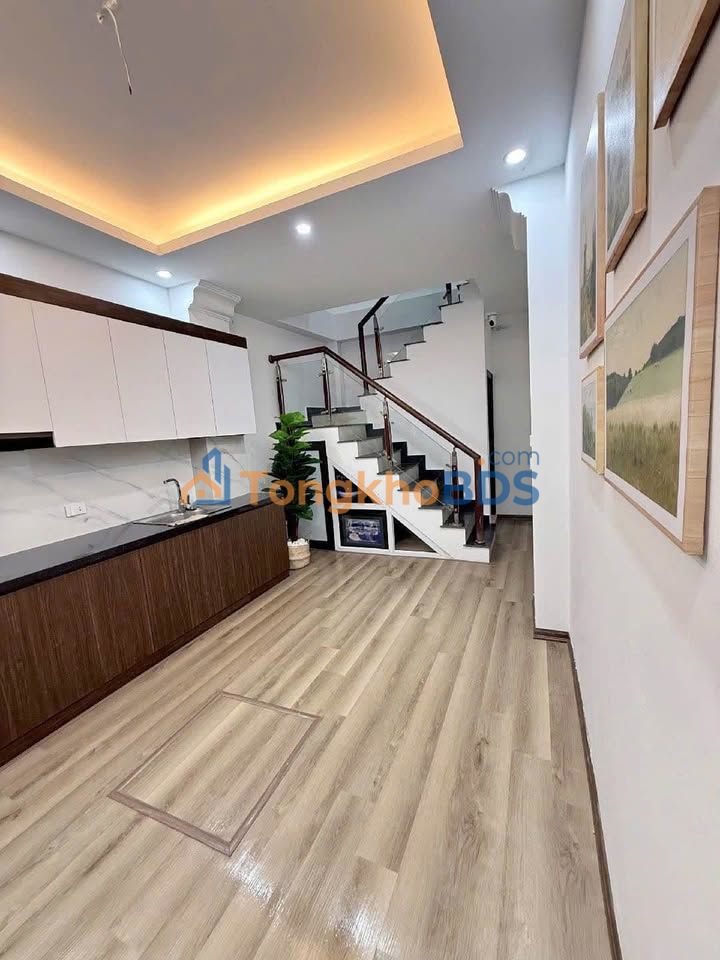 Nhà 5 Tầng Hoàng Hoa Thám, Tây Hồ 17.8m² - Sổ Đỏ Vuông Vắn, Giá 7.2 Tỷ