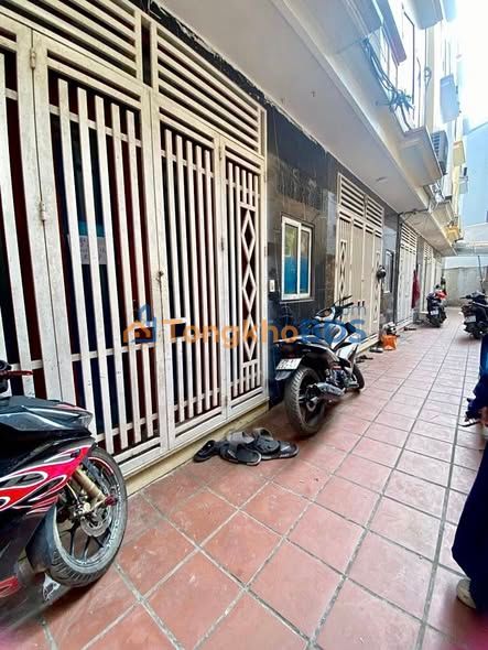 Nhà Hoàng Mai 32m² 5 Tầng - Ô Tô Đỗ Cổng, Sổ Đỏ Vuông Vắn