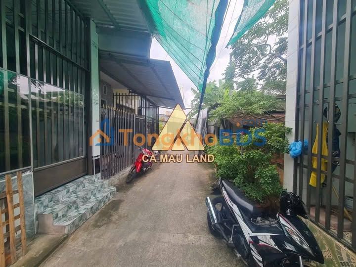 Nhà Cấp 4 2 Mặt Tiền Hẻm 92m² Gần Nguyễn Tất Thành, Cà Mau - Giá 1.x Tỷ
