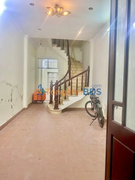 Nhà Nguyên Căn 60m² Cầu Giấy - Ngõ Ô Tô - 5PN Giá 19 Triệu/Tháng