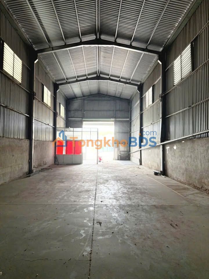 Cho thuê xưởng 300m² mặt tiền đường nhựa Tân Uyên - Sẵn sàng hoạt động