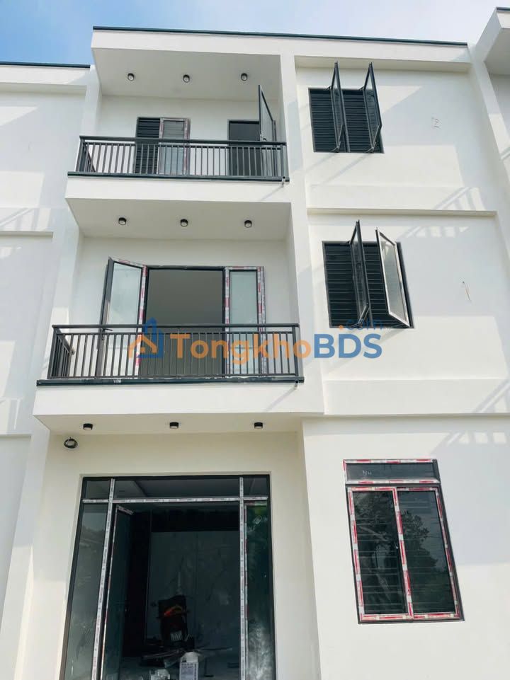 Nhà 3 Tầng 52m² An Dương, Hải Phòng - Ô Tô Đỗ Cửa, Giá 2.05 Tỷ