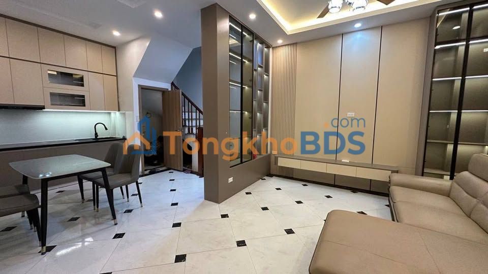 Nhà Phân Lô Hoàng Mai 40m² - Ô Tô Tránh, Gần Hồ Đền Lừ, Full Nội Thất