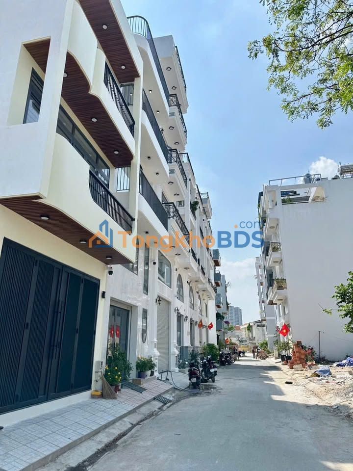 Bán Đất Nền Mặt Tiền Hoàng Quốc Việt, Quận 7 - 60m² - 8.5 Tỷ