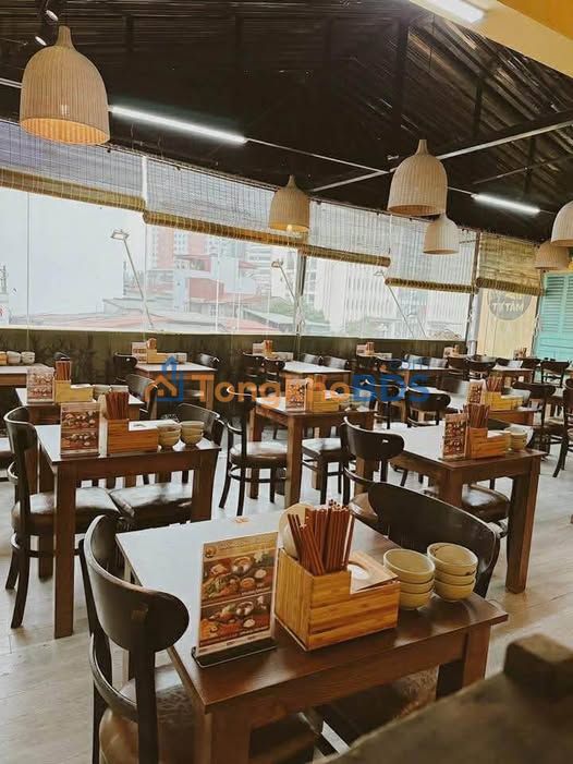 Cho thuê mặt bằng kinh doanh 100m² mặt tiền 20m, Cầu Giấy - Ngay cổng trường đại học