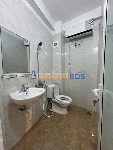 Cho thuê nhà 5 tầng 1 tum ngõ Tiến Bộ, Đống Đa - 24m², 14 triệu