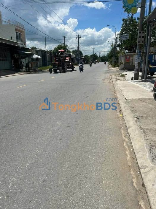 Nhà Mặt Tiền Nhựa 825 Đức Hòa 105m² - Kinh Doanh Đa Ngành, Giá 5.3 Tỷ