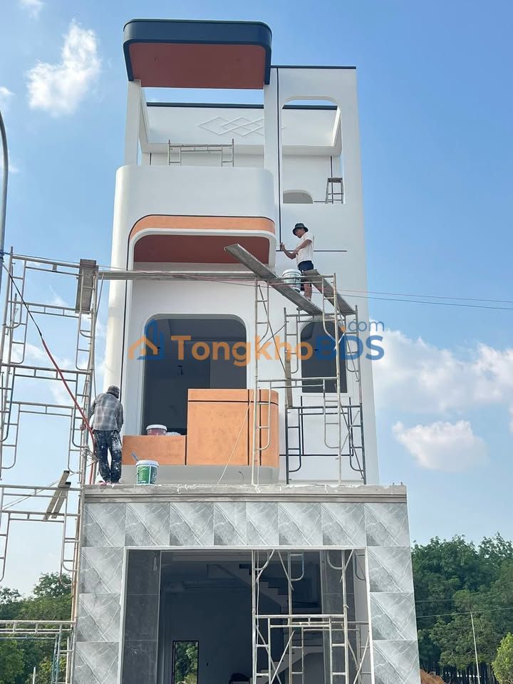 Nhà 72m² Tân Uyên - Sổ Đỏ, 3PN, Ô Tô Đậu Cửa - Giá 3.2 Tỷ