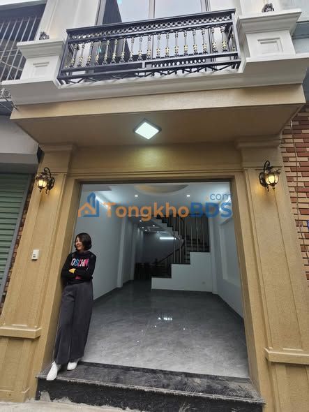 Nhà 4 Tầng 42m² Tả Thanh Oai, Thanh Trì - Ngõ Rộng, Giá 7.8 Tỷ