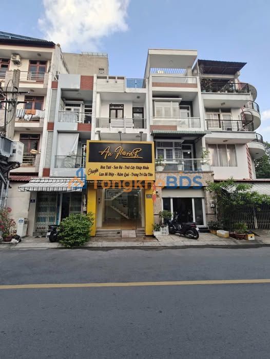 Nhà Mặt Tiền KD Nguyễn Xuân Khoát, Tân Phú - 50m² Giá 10.6 Tỷ
